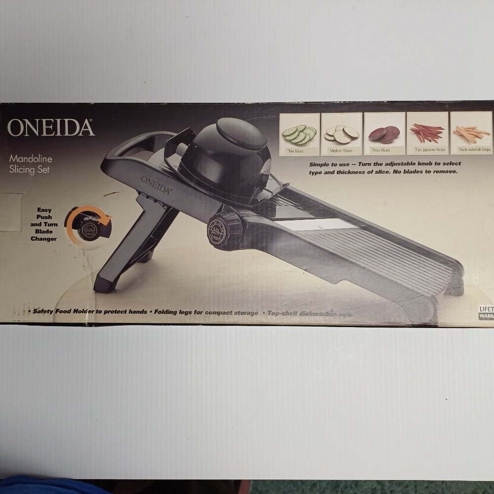 Oneida Mandoline Slice Julienne with safety food holder in original box mandolin